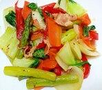 彩り野菜とベーコンの炒め物